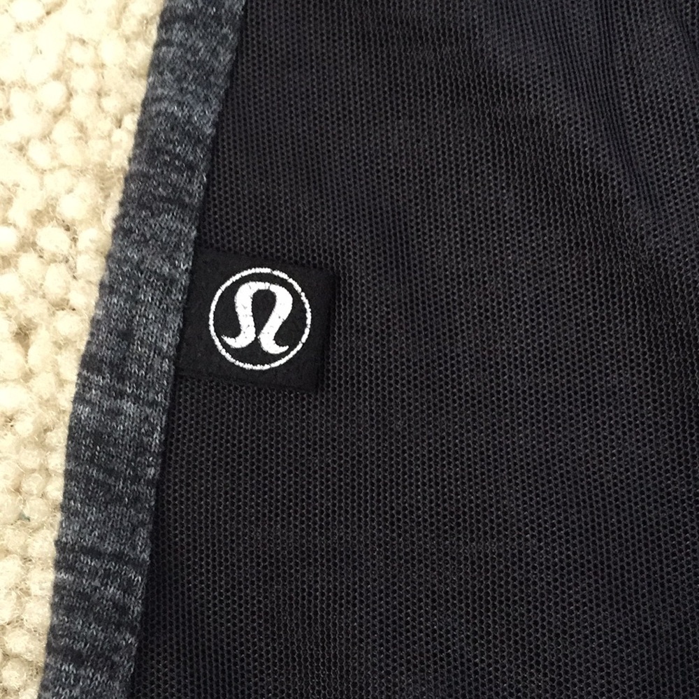 Lululemon T-shirt - Picture 5 of 5